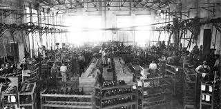 Nave industrial de la fábrica de Pedro Bellod, donde se pueden observar los embarrados que accionaban las máquinas.