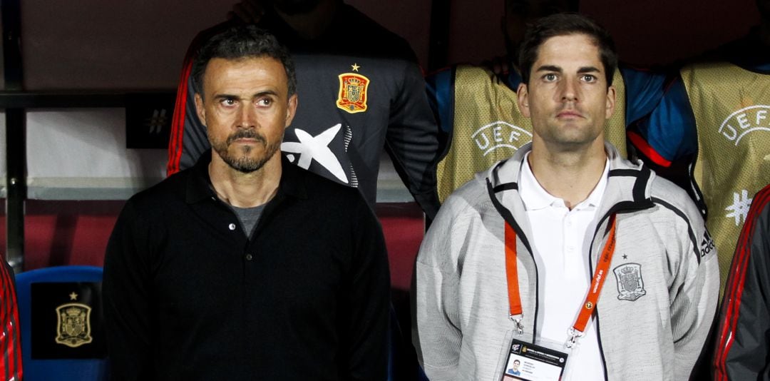 Luis Enrique y Robert Moreno, durante un partido de la Selección