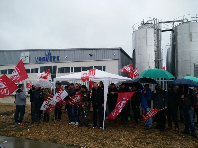 Los trabajadores de Leche Celta-La Vaquera, en la concentración del pasado 19 de Marzo