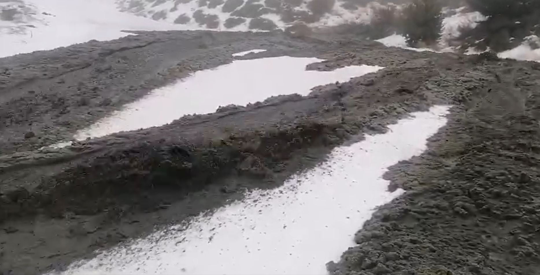 Imagen de los ríos de barro que han recorrido las pistas de Sierra Nevada