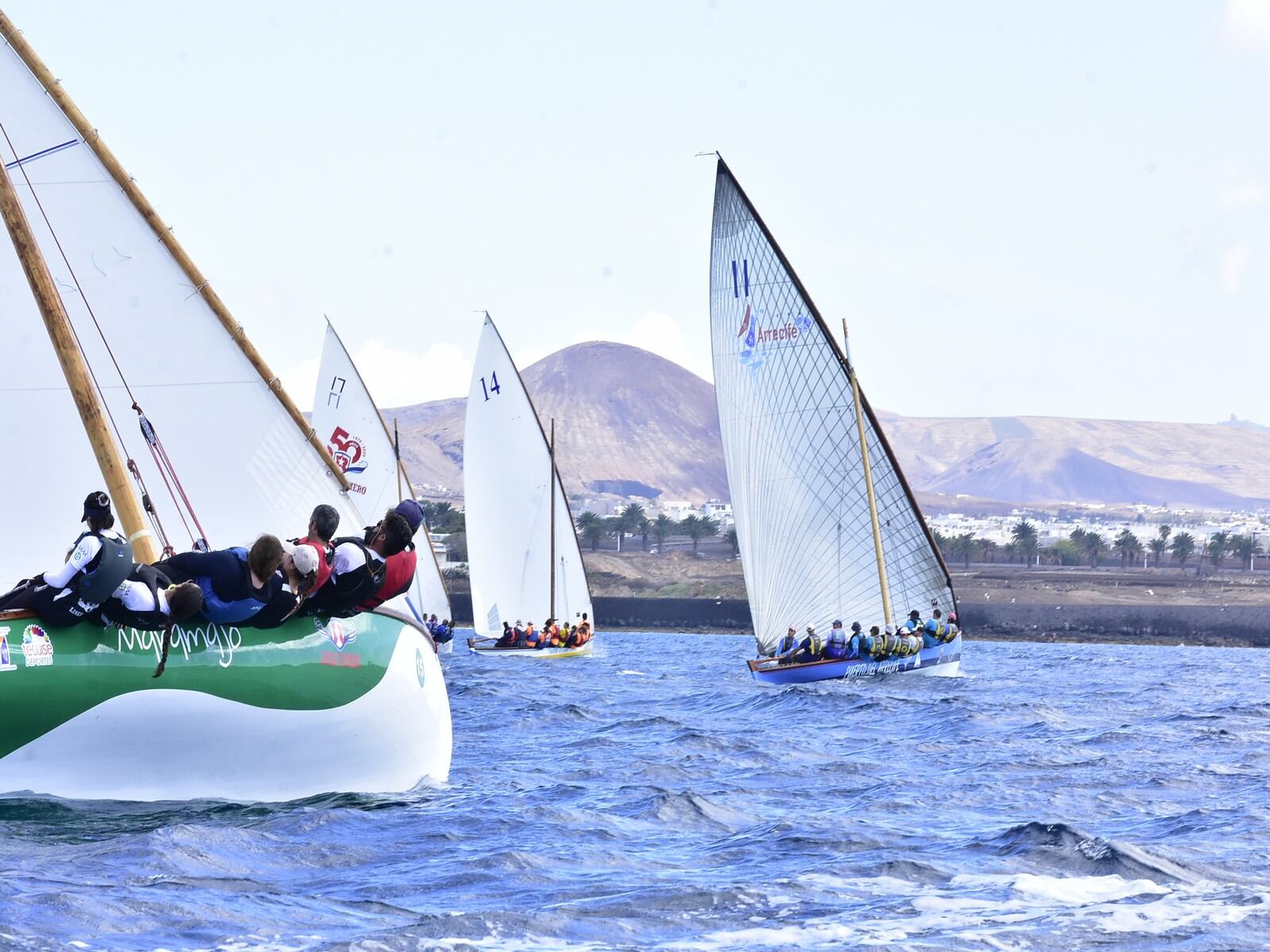 Varios participantes en la Liga Insular de Vela Latina de Lanzarote de 8,55, entre ellos el Puerto del Arrecife.