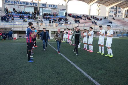 Pasillo de honor para los premiados