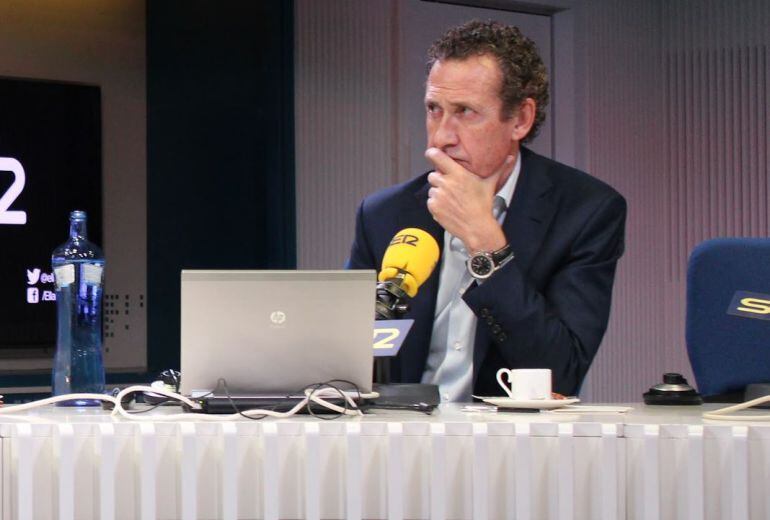 Valdano, en los estudios de la Cadena SER