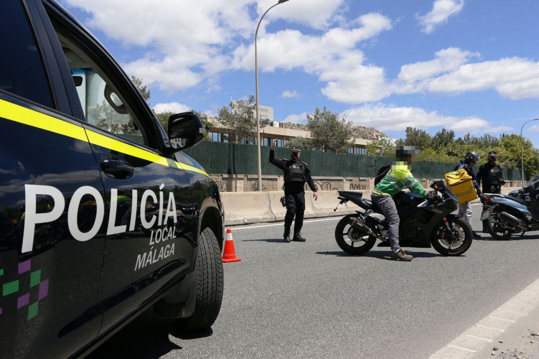 Policía Local de Málaga durante un control en una imagen de archivo