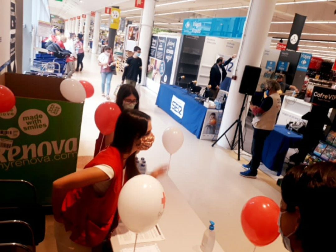 Radio Vigo se desplazó al Carrefour de Travesía de Vigo para hacer su programa Hoy por Hoy