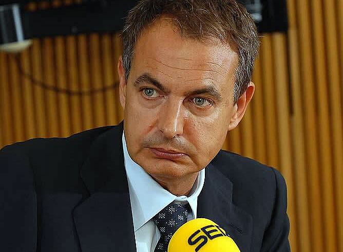 ARCHIVO: El presidente del Gobierno, José Luis Rodríguez Zapatero, en la Cadena SER