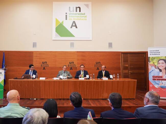 El rector de la UNIA y el consejero de Universidad inauguran los cursos de verano de la sede de Baeza