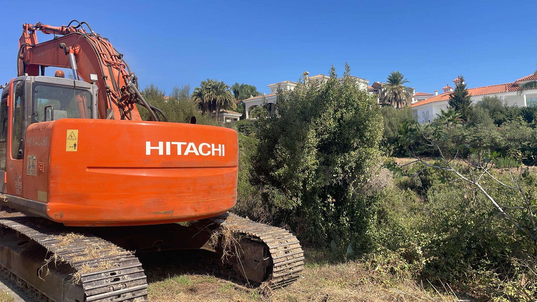 Limpieza de arroyo y canales en La Línea