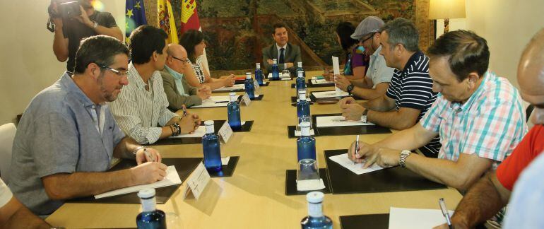 Reunión de García Page con los sindicatos de Elcogás