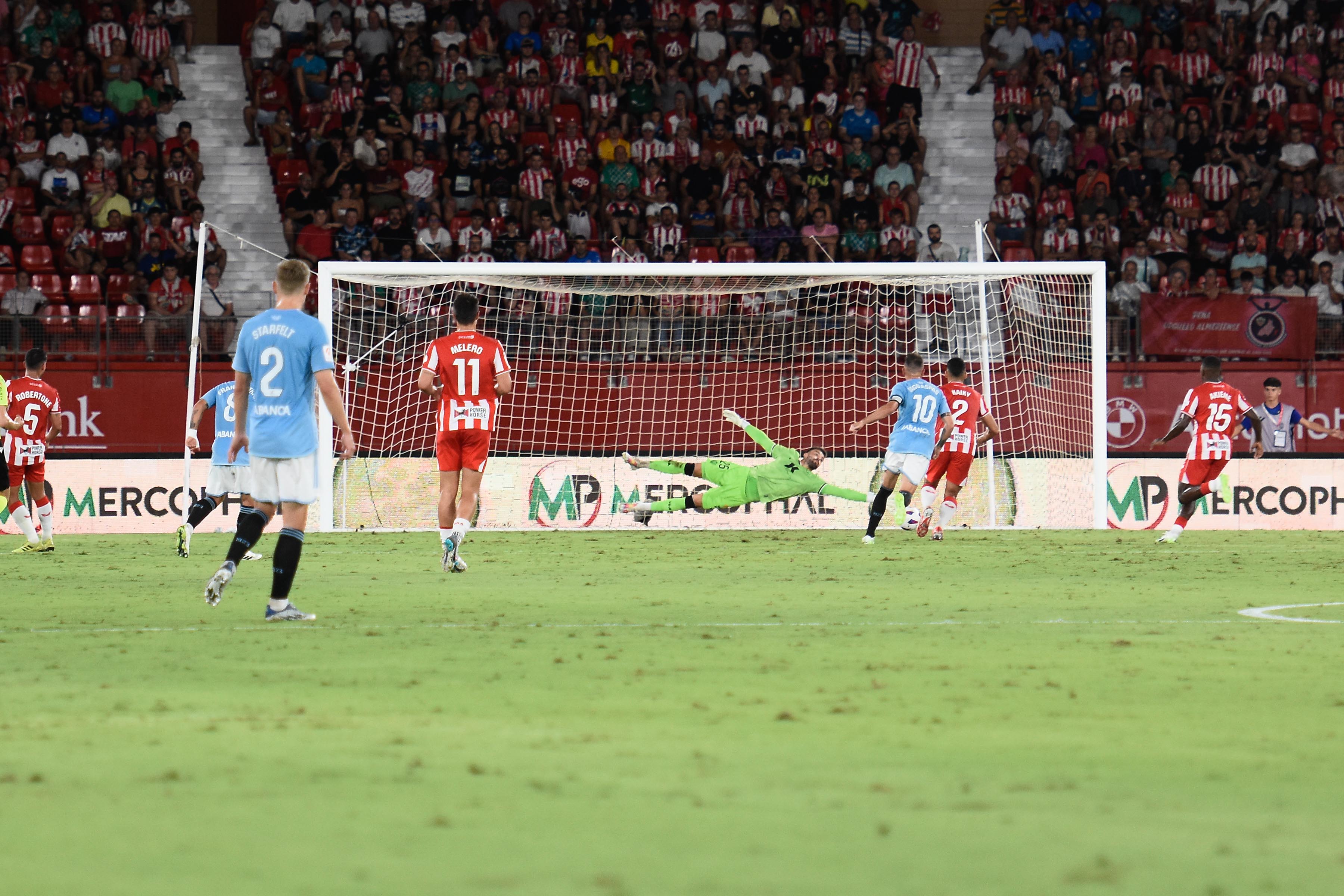 La defensa de la UD Almería es un colador.