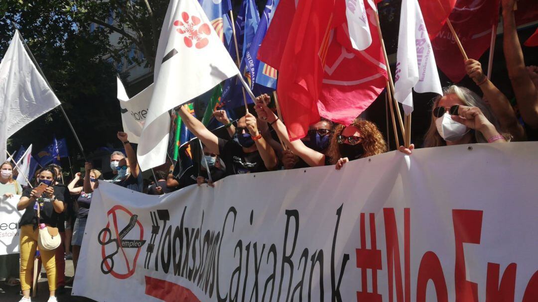 Protesta en Palma por el ERE de Caixabank.. 
 