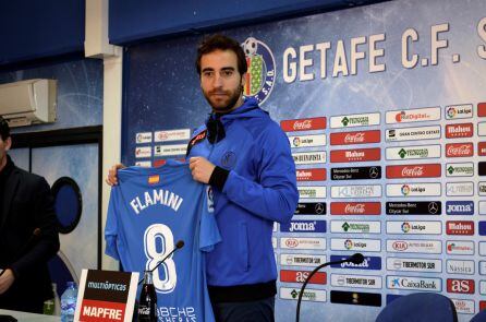 El centrocampista francés Mathieu Flamini dijo durante su presentación que "quería jugar en España tras hacerlo en Inglaterra e Italia y el Getafe es un proyecto interesante".
