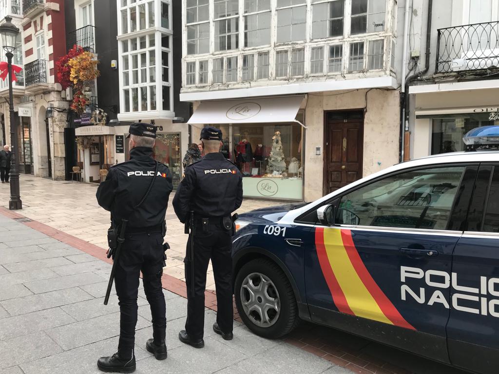 Dos agentes de la Policía Nacional en una imagen de archivo