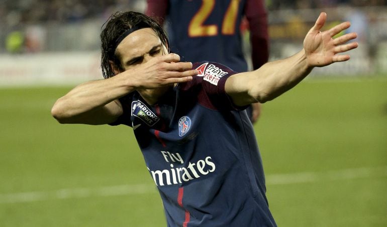 Edinson Cavani celebra un gol en la final de la Copa de la Liga francesa ante el Mónaco. 