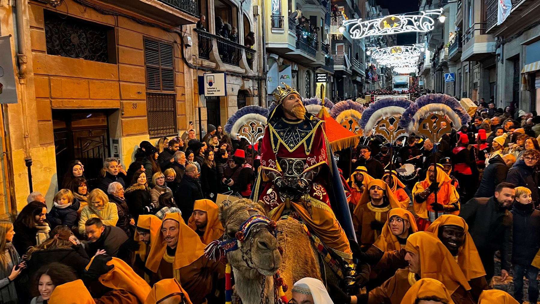 Un instante de la Cabalgata de los Reyes Magos de Oriente del año pasado por las calles de Alcoy