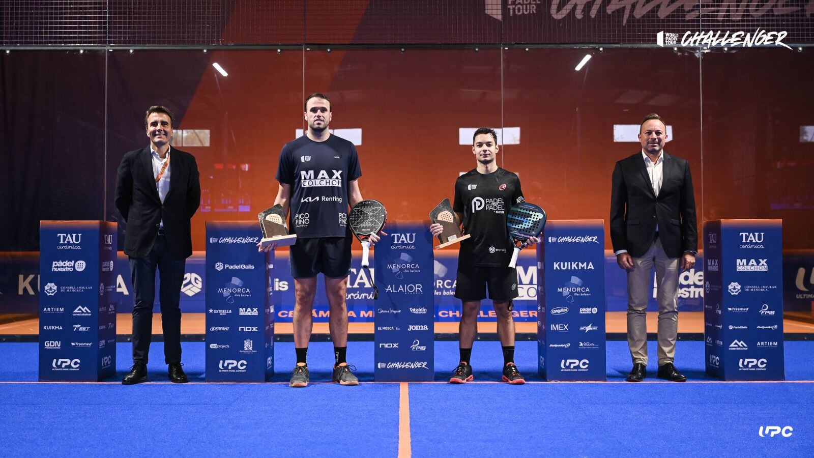 Les autoritats locals van atorgar els trofejos als campions de la Final Challenger.