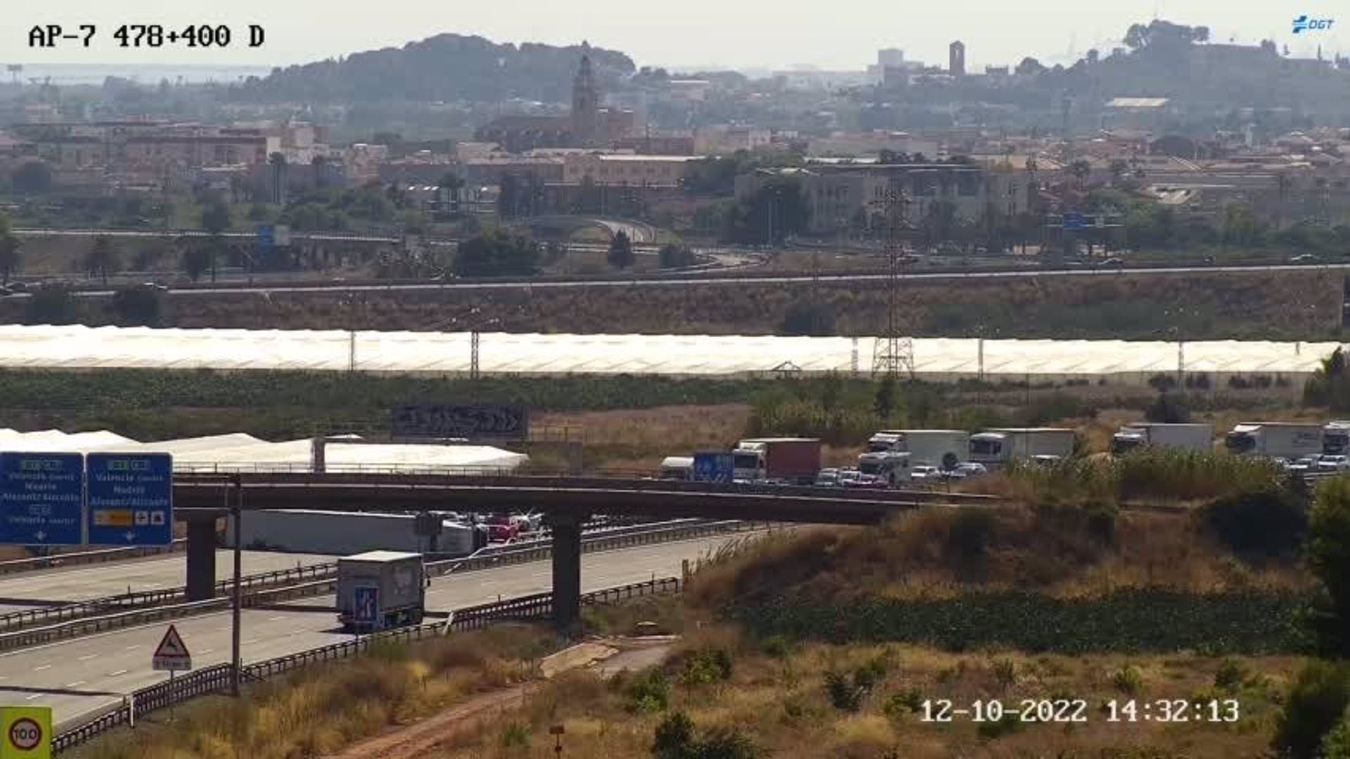 12/10/2022 Cortada la AP-7 a su paso por Sagunt (Valencia) por el vuelco de un camión.

El vuelco de un camión a obligado a cortar este miércoles la carretera AP-7 a su paso por el municipio valenciano de Sagunt. La circulación se encuentra totalmente interrumpida en dirección a Castelló/Barcelona.

COMUNIDAD VALENCIANA ESPAÑA EUROPA VALENCIA SOCIEDAD
DGT
