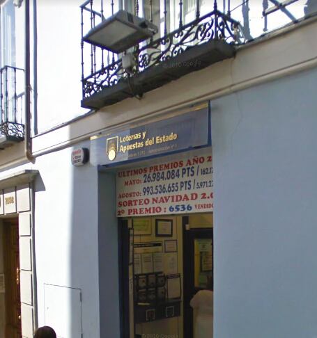 Imágenes de la fachada de la administración de lotería número 1 de Segovia