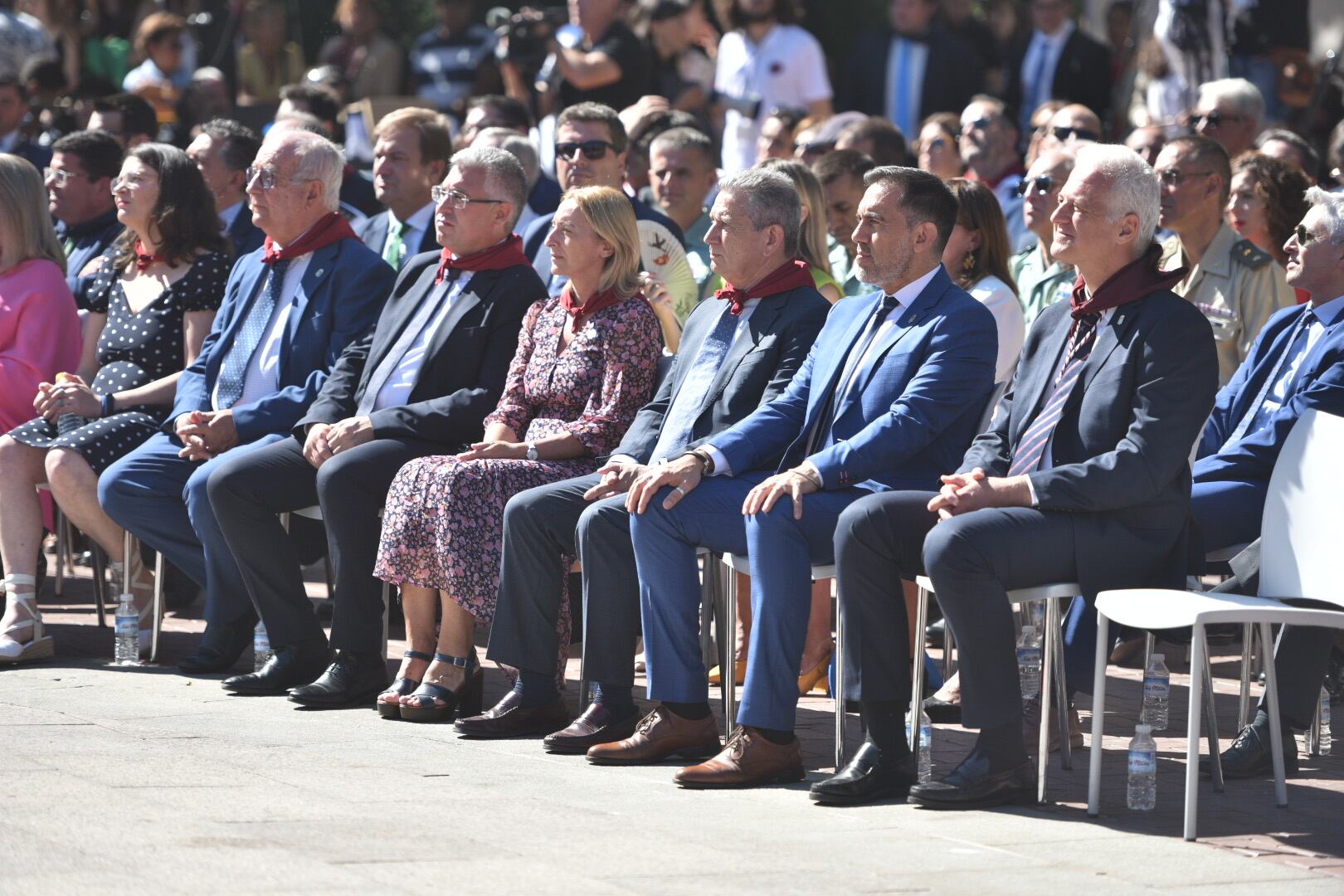 Asistentes al acto institucional del pisado de la uva y ofrenda del primer mosto.