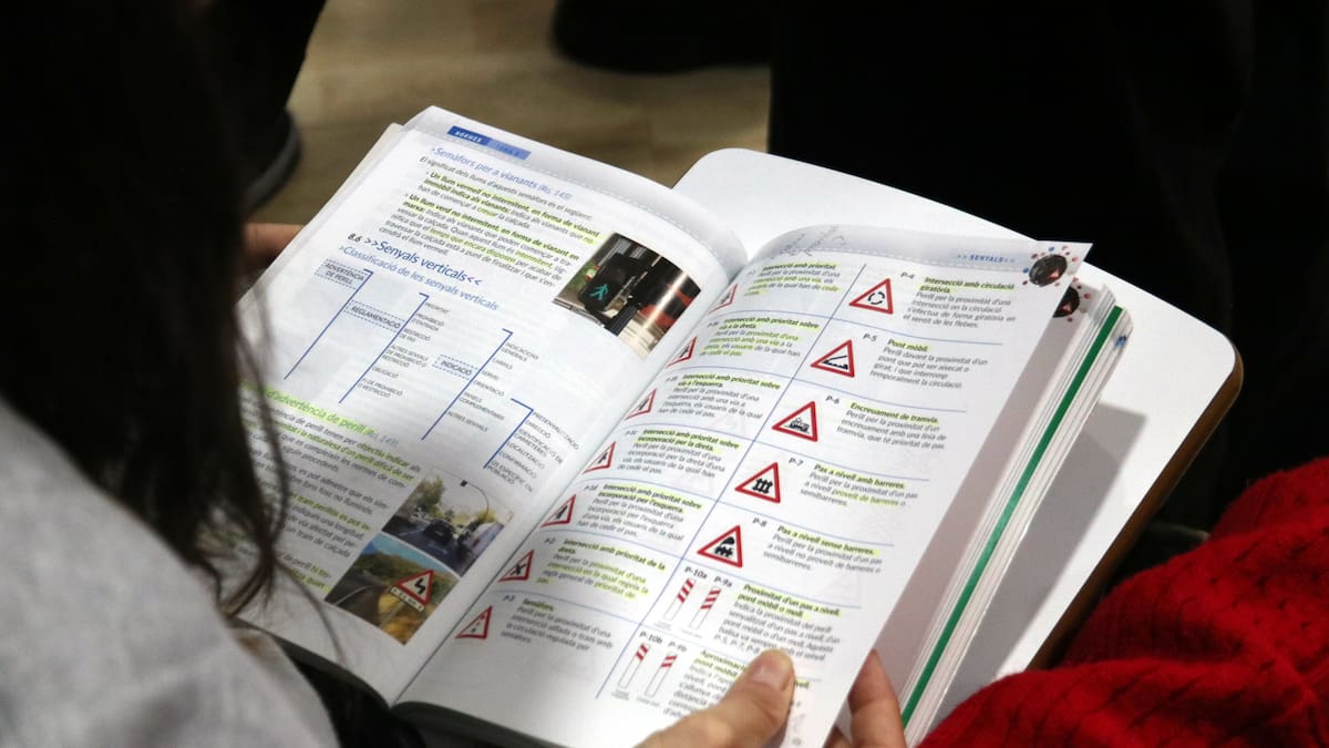 Examinadors itinerants de la DGT i exàmens pràctics en dissabte per reduir la llista d'espera a Lleida