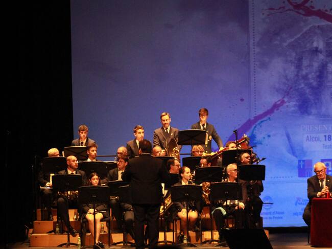 Músico de la Societat Musical Nova d'Alcoi se han encargado de interpretar diferentes composiciones festeras