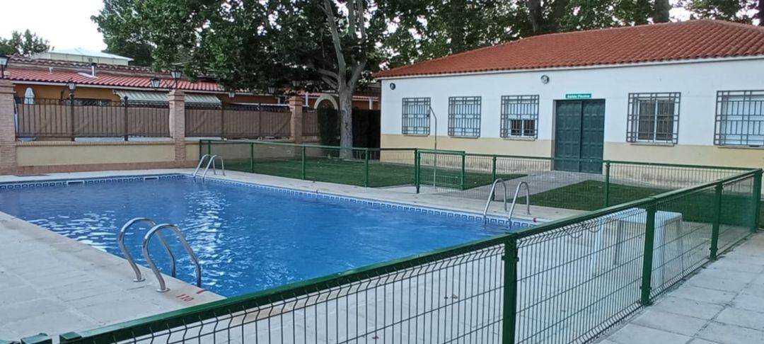 Imagen de archivo de una de las dos piscinas que se encuentra cerrada temporalmente 