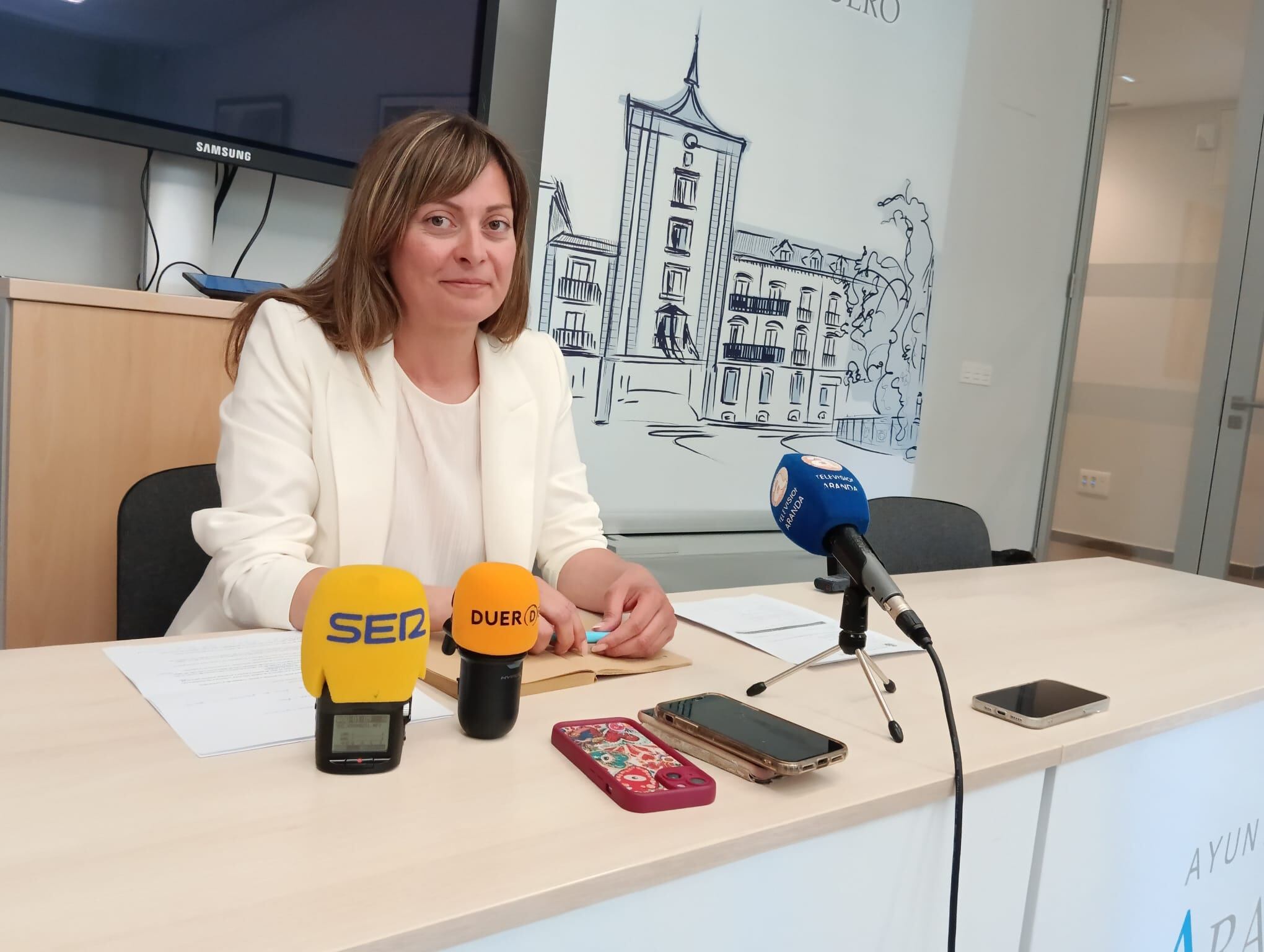 Belén Esteban Sánchez, la concejala de Deportes, anunciaba la fecha de apertura de las piscinas de verano