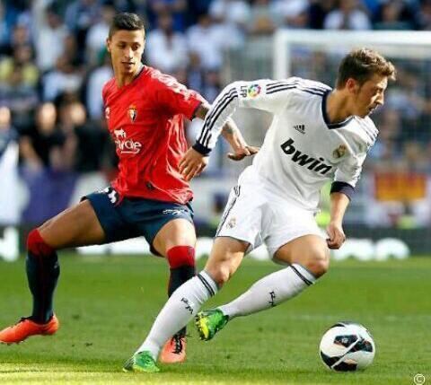 Mesa debutó en Primera División en un partido ante el Real Madrid siendo jugador del Osasuna.