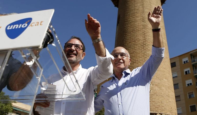 El cabeza de lista de Unió Democràtica, Ramon Espadaler, junto al presidente del partido, Josep Antoni Duran Lleida, durante un acto en Santa Coloma de Gramanet