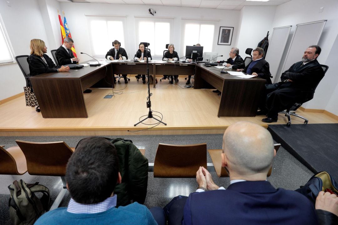 La fiscalía y la acusación particular del primogénito defienden ante tres magistrados del Tribunal Superior de Justicia de la Comunitat Valenciana (TSJCV) repetir el juicio del crimen a tiros de María del Carmen Martínez, viuda del expresidente de Caja Mediterráneo (CAM) Vicente Sala