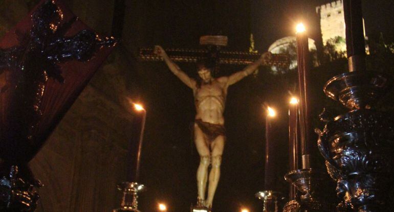 El Cristo del Silencio de Granada con la Alhambra al fondo