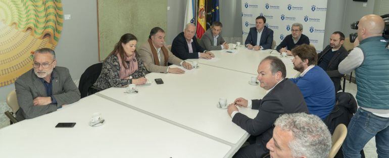 Mesa de alcaldes en la Diputación