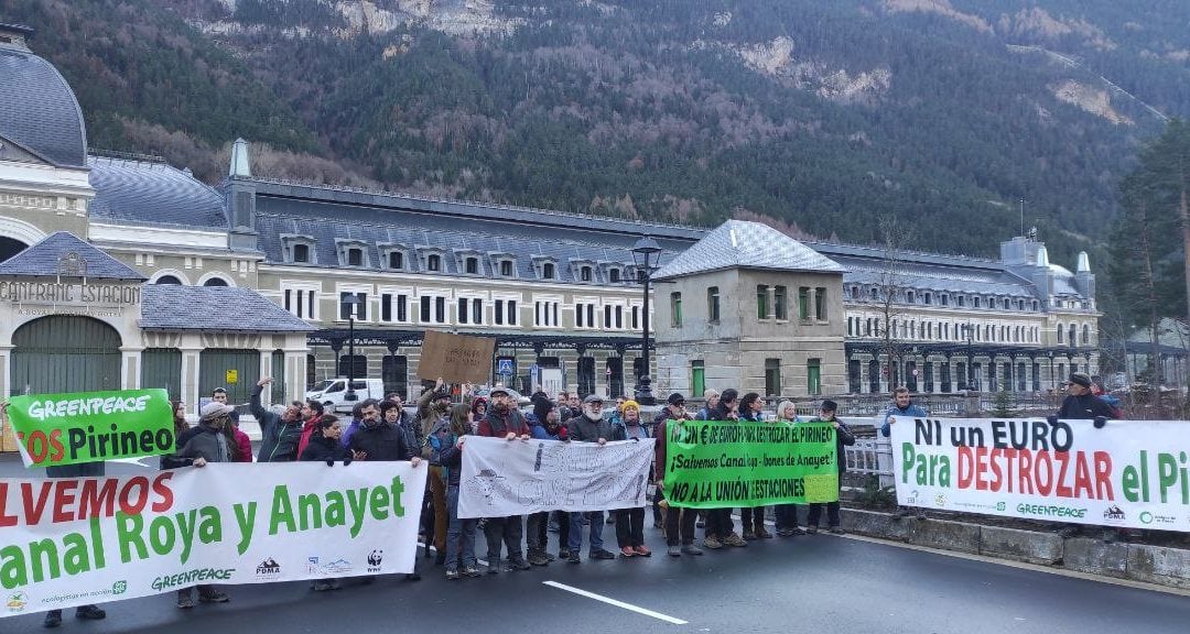 Concentración este 3 de enero frente a la estación de Canfranc