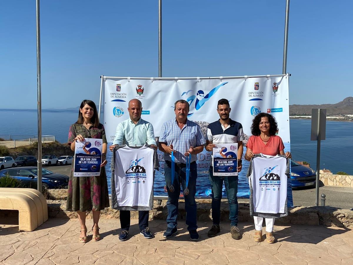 Cerca de 400 deportistas vuelven a dar brazadas solidarias en Terreros