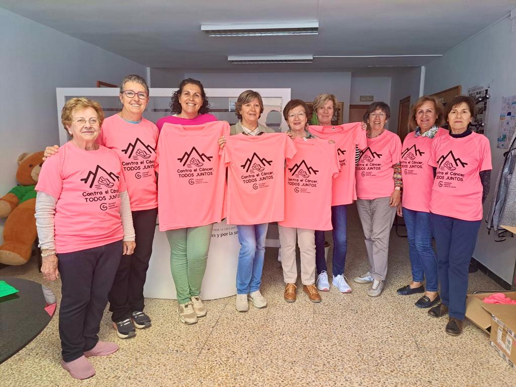 La Asociación contra el cáncer de Sabiñánigo organiza la concurrida Marcha por la vida