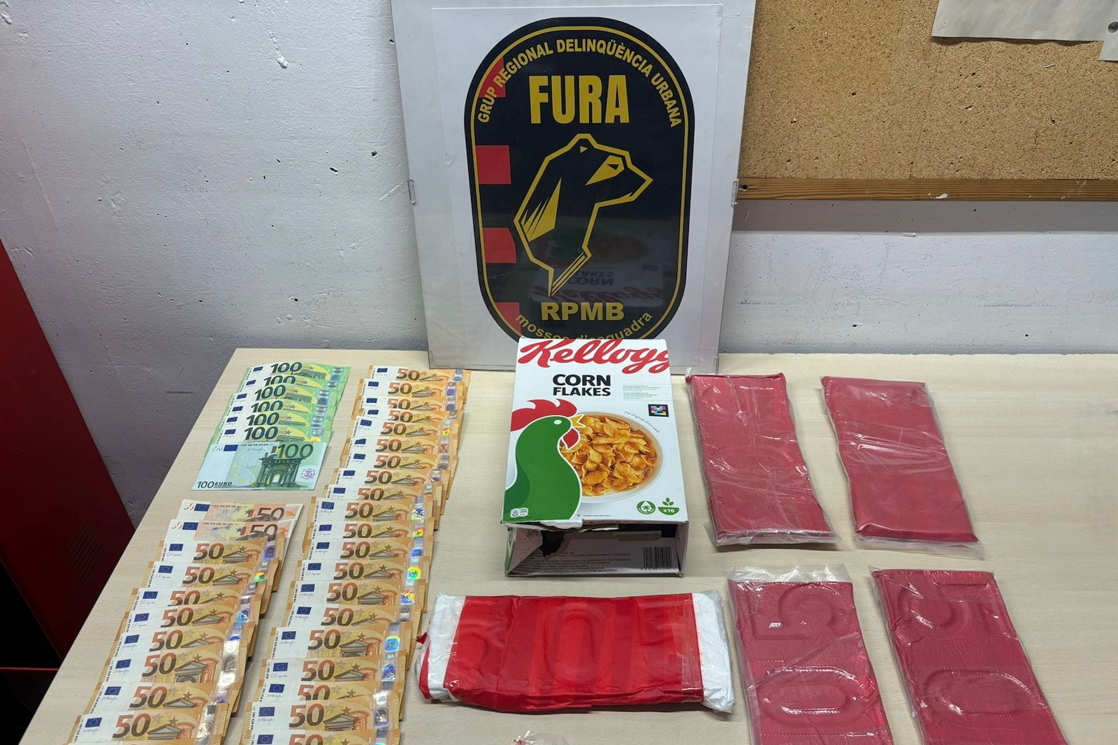 Material intervingut en l'escorcoll a un conductor que transportava cocaïna amagada en una caixa de cereals.