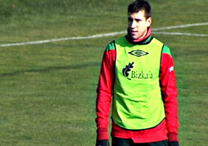 Ekiza durante un entrenamiento en Lezama con el Athletic.