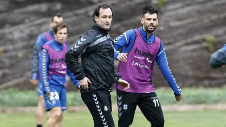 El técnico vasco seguirá en el banquillo blanquiazul