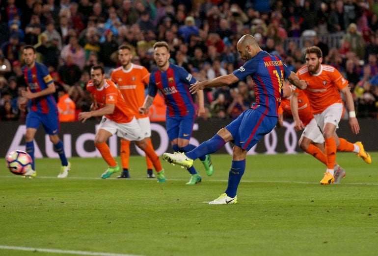 Mascherano ejecuta el penalti