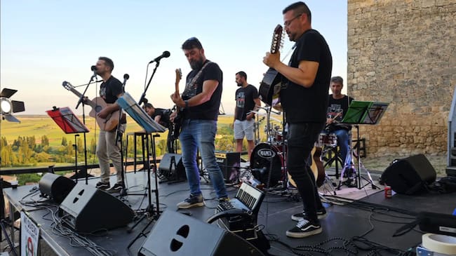 El grupo ribereño 'Vaya maestra' pondrá el toque festivo a la feria