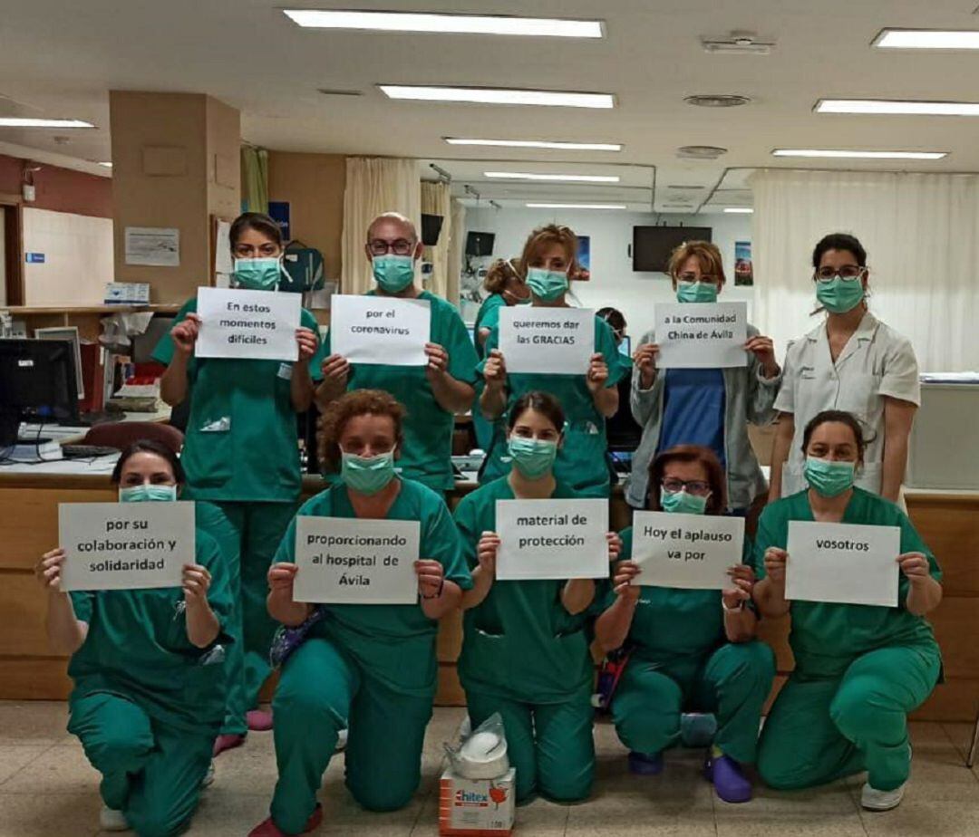 El personal de Urgencias del Hospital Nuestra Señora de Sonsoles da las gracias a la comunidad china de Ávila que ha donado material de protección