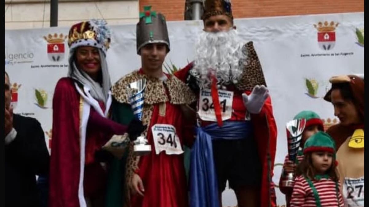 Mónica Lázaro, del Promesas Villena, mejor disfraz en la Carrera de Reyes de San Fulgencio