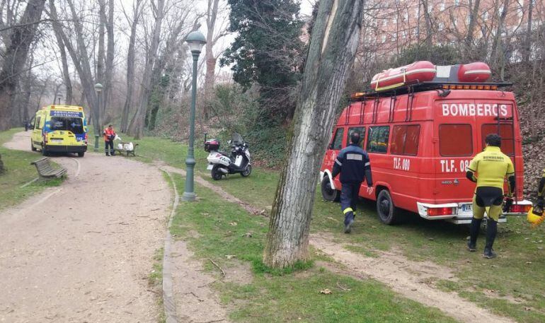 Operativo desplegado para rescatar a un hombre del río Pisuerga