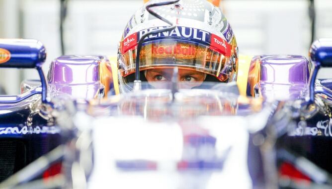 Sebastian Vettel, concentrado en su monoplaza