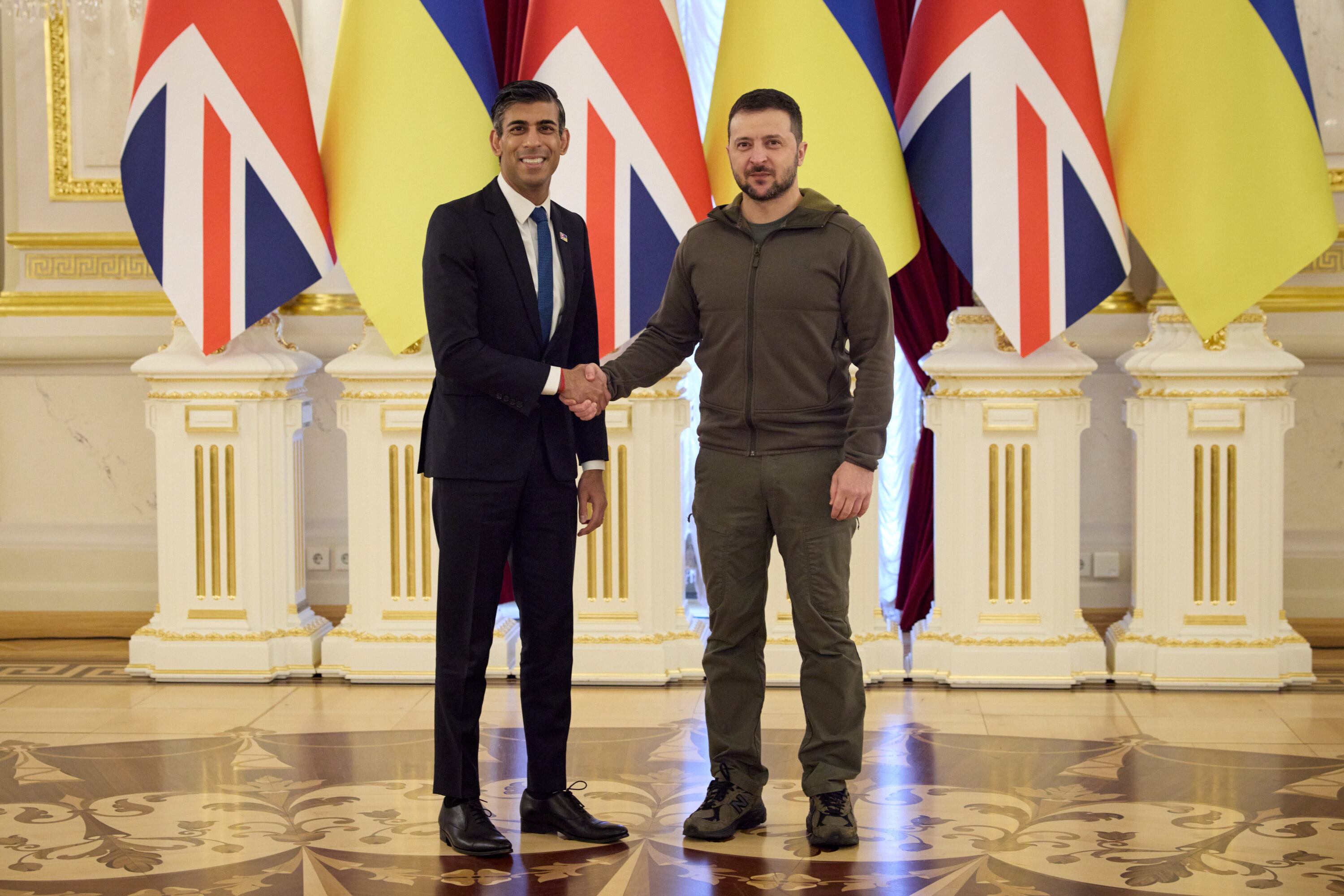 El primer ministro británico, Rishi Sunak, y el presidente Zelensky se reúnen en Kiev