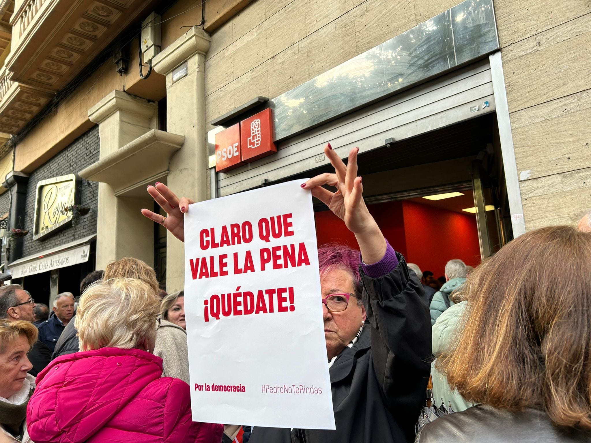 Imagen de una concentración de apoyo a Pedro Sánchez