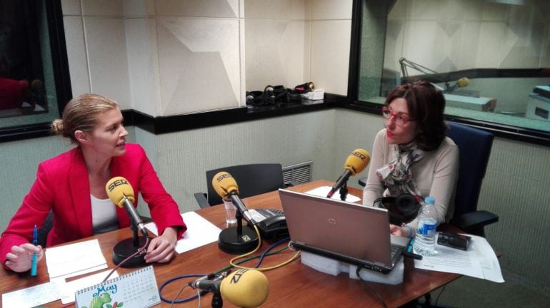 Clara San Damián junto a Marichu García momentos antes de la entrevista