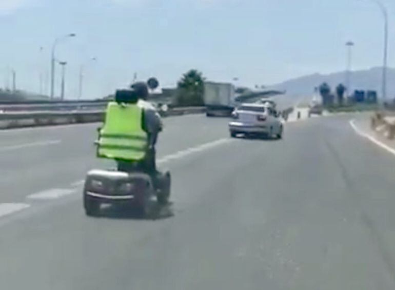 El video circuló este lunes por las redes sociales alertando a los agentes de seguridad en Málaga  