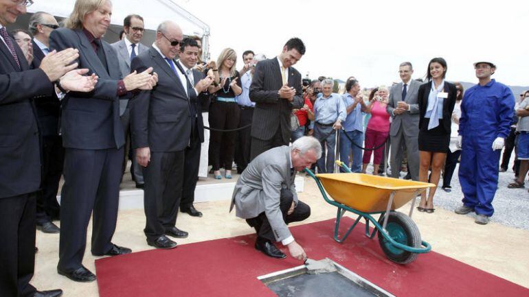 En 2012, Valcárcel puso la primera piedra del Paramount Park en Alhama, aunque no contaba con los permisos urbanísticos necesarios.