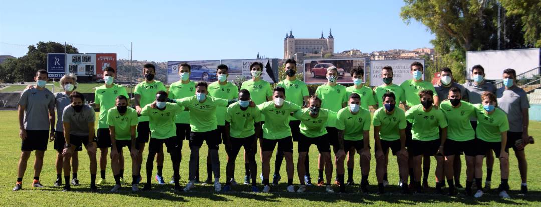 Foto de familia en el primer entrenamiento de la temporada.